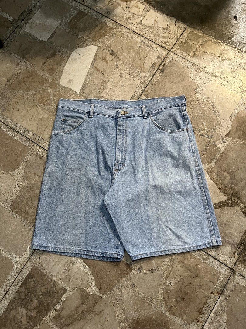 wrangler jorts (Category: Shorts) located in Manila. Submitted by thriftnirogus (Listing ID 1462370169, Image 1). Description: wrangler denim shorts waistline: 38 length: 23 leg opening: 12.5 honest issue: stain on left part .