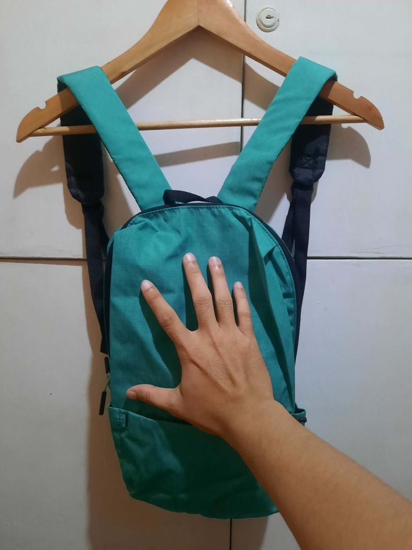 XIAOMI 'DAYPACK' MINI BACKPACK (Category: Backpacks) located in Manila. Submitted by ako.si.lemmor (Listing ID 1462304058, Image 3). Description: This is authentic and personal use. Capacity: 10L Color: Teal Condition: 9.5/10 Gift lang sakin, see pictures for reference kung gaano sya kalaki..