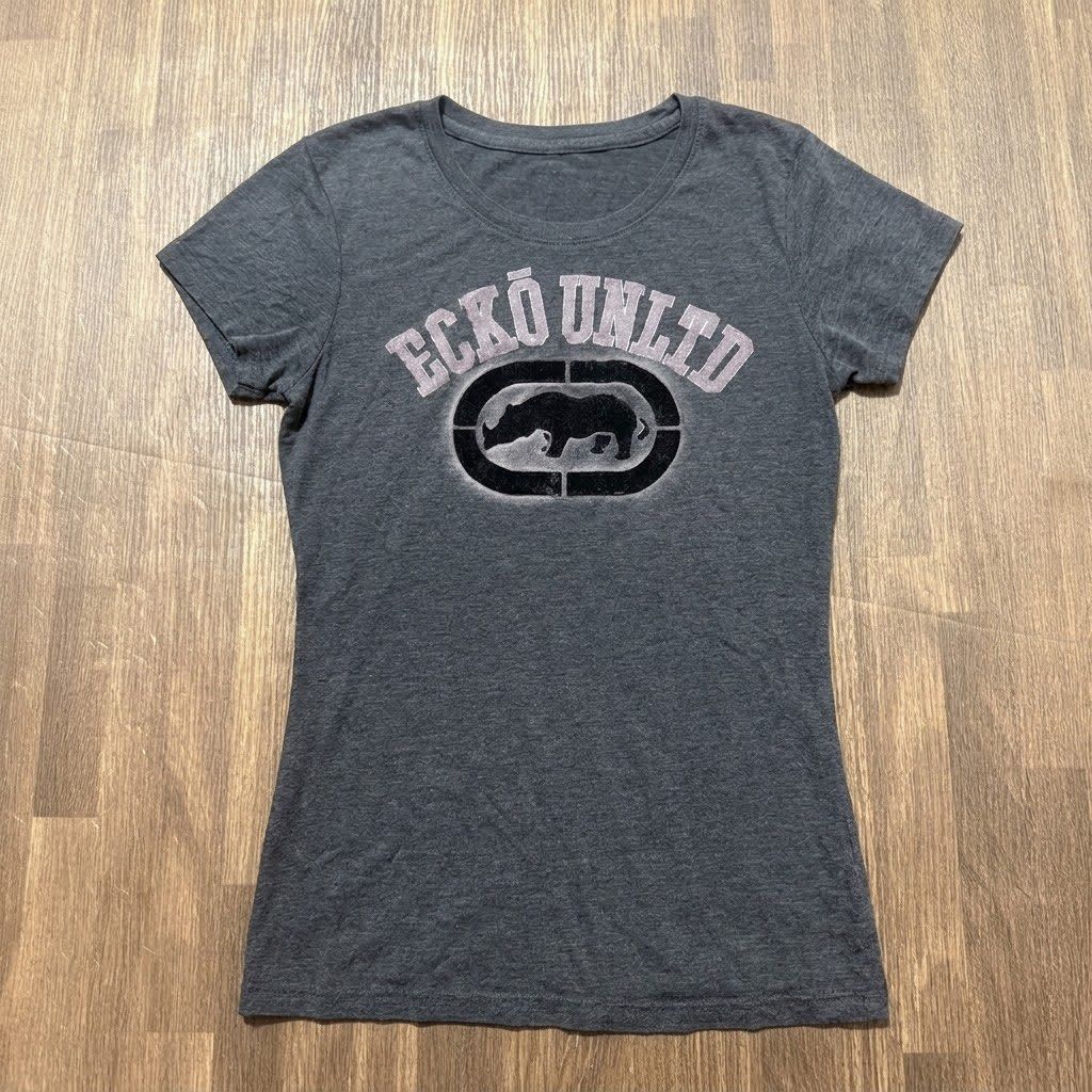 y2k Ecko Unltd by Ecko Red slim fit tee (Category: Shirts) located in Pasig City. Submitted by misssynergy1800 (Listing ID 1462350536, Image 1). Description: .