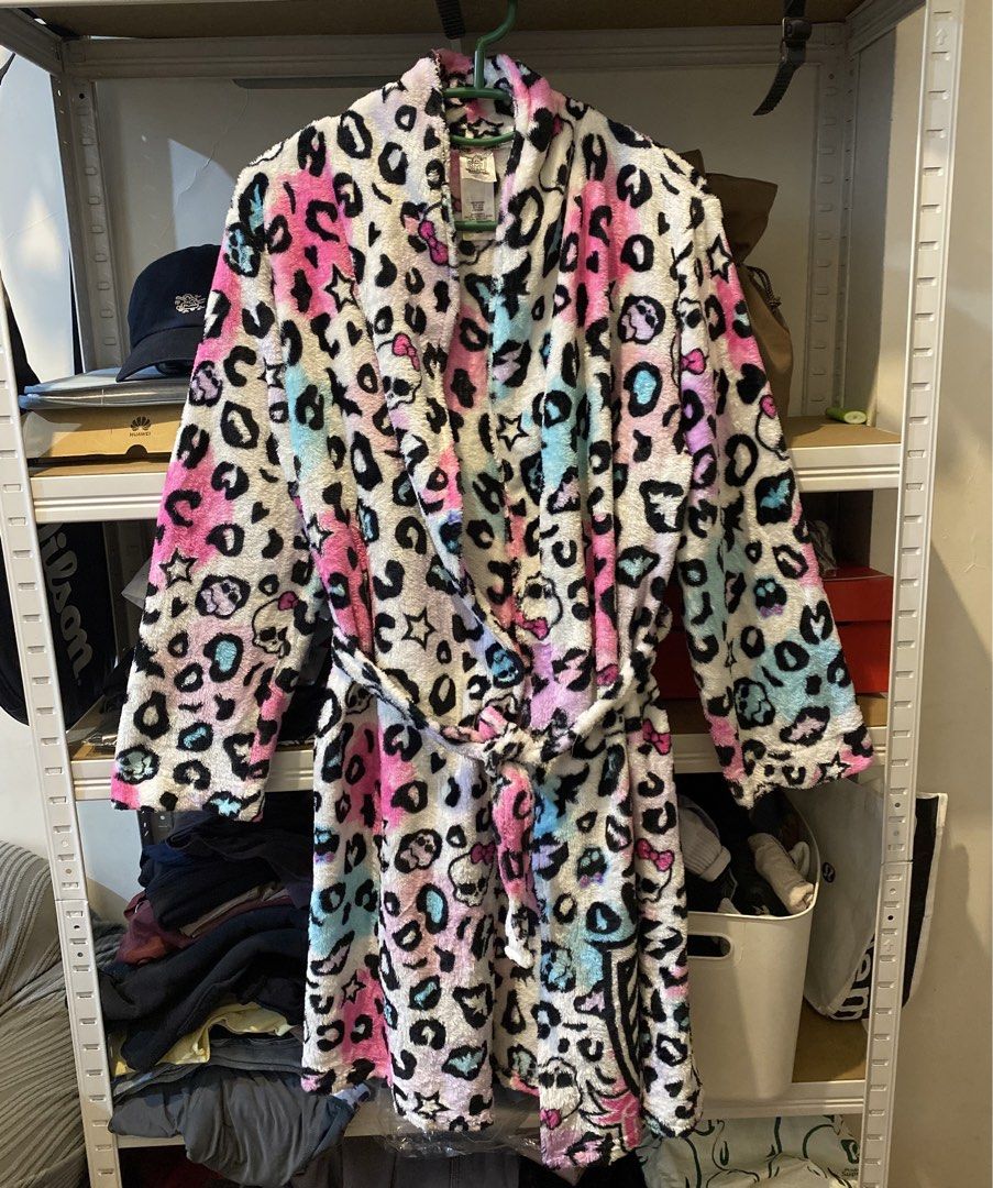 Y2K Monster High plush fleece bathrobe (Category: Undergarments & Loungewear) located in Tanza. Submitted by 9th.street.thrift (Listing ID 1462367037, Image 2). Description: Y2K Monster High plush fleece bathrobe Excellent condition No issue Xs-s Width:22 Lenght:38.5.