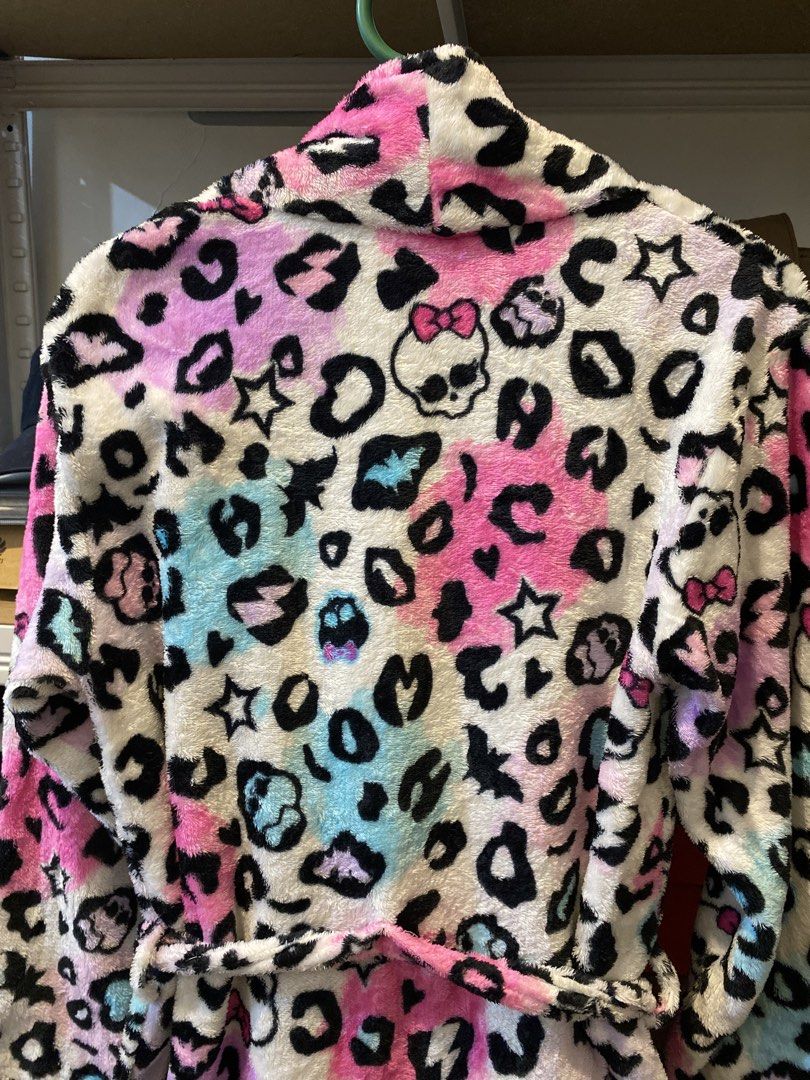 Y2K Monster High plush fleece bathrobe (Category: Undergarments & Loungewear) located in Tanza. Submitted by 9th.street.thrift (Listing ID 1462367037, Image 3). Description: Y2K Monster High plush fleece bathrobe Excellent condition No issue Xs-s Width:22 Lenght:38.5.