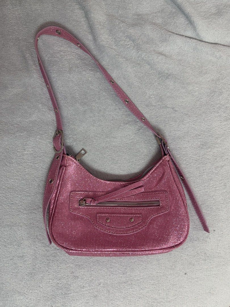 y2k sparkly pink shoulder bag (Category: Shoulder Bags) located in Antipolo. Submitted by hiekeyana (Listing ID 1462403588, Image 1). Description: y2k super cute for parties price is negotiable .