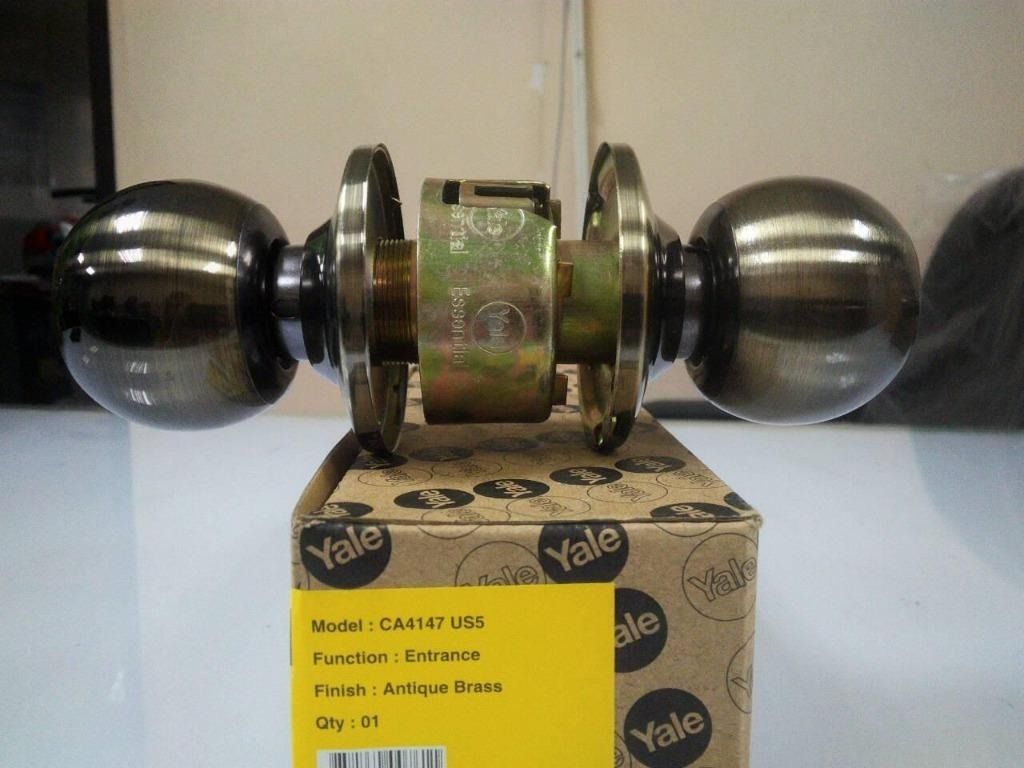 Yale Lockset CA4147 US5 (Category: Locks, Doors & Gates) located in Quezon City. Submitted by ultrapetronne (Listing ID 1462335602, Image 3). Description: Model: CA4147 US5 Function: Entrance Finish: Antique Brass Grade: 5.