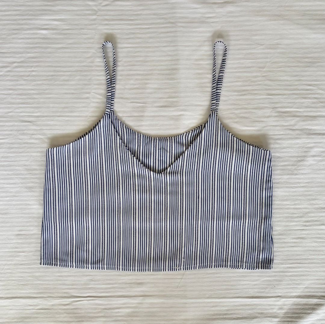 Yanga Blue striped v-neck top (Category: Sleeveless) located in Tuguegarao City. Submitted by declutterwithfran (Listing ID 1462414765, Image 1). Description: 𖦹 ׂsize : s - semi m 𖦹 ׂ b: 36" 𖦹 ׂ l: 12 1/2" MOD: JNT MOP: Gcash/ Maribank/ Bank Transfer.