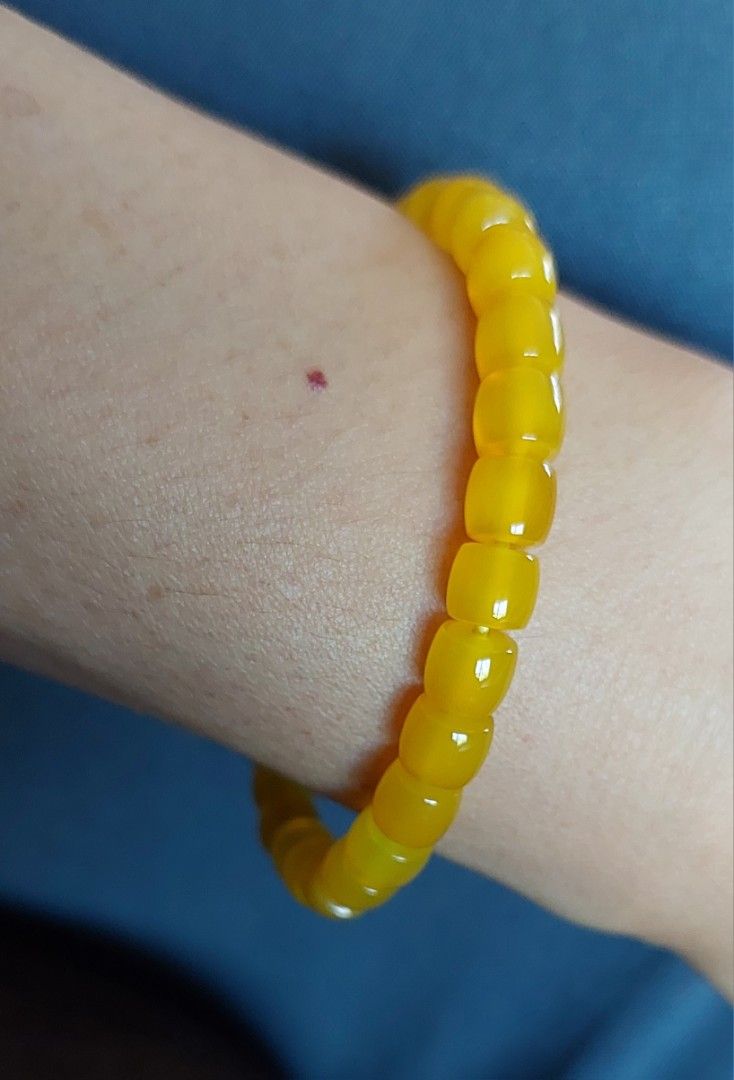 Yellow Agate Bracelet (Category: Bracelets) located in Gapan. Submitted by purseofjune (Listing ID 1462286386, Image 3). Description: 16cm wrist size 8mm bead size.