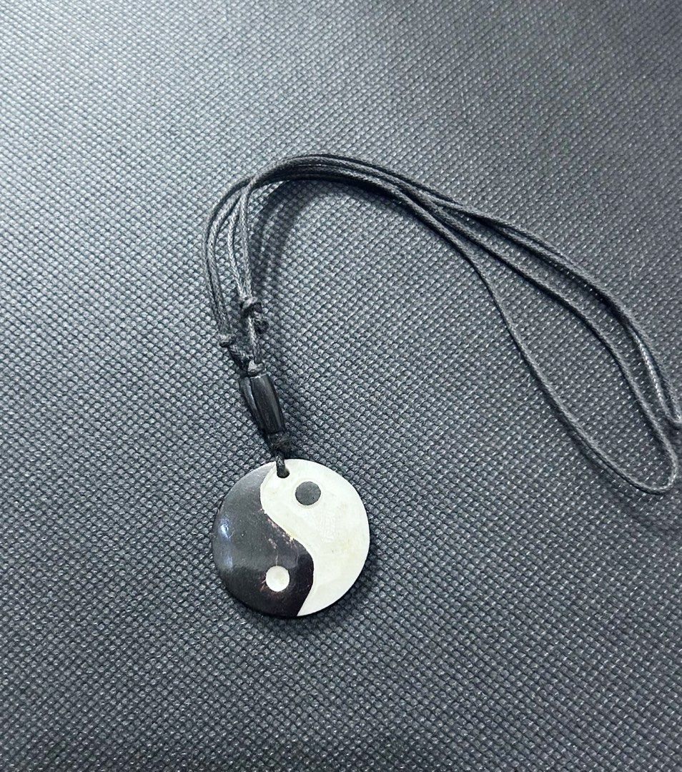 Yin Yang Pendant (Category: Charms) located in Makati City. Submitted by cestparfaitvintagejewelries (Listing ID 1462290094, Image 1). Description: .