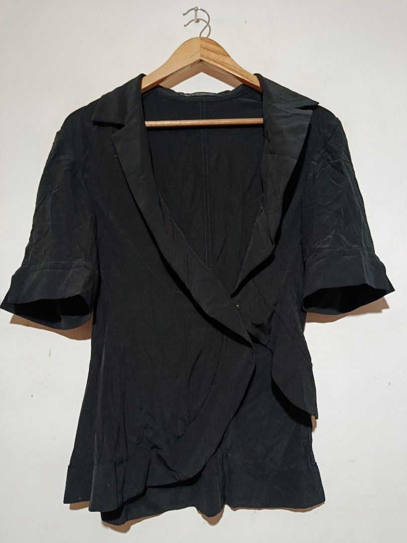 Yohji Yamamoto - Asymmetrical Drape Lapels - Offset Front Closure 100% Silk (Category: Others Tops) located in San Fernando. Submitted by son.twice.stuff (Listing ID 1462378581, Image 3). Description: Item: Yohji Yamamoto - Asymmetrical Drape Lapels - Offset Front Closure 100% Silk Tagged Size: 1 Fit Small To Medium Dimensions Length: 25.5" Width: 17" Shoulder: 17" Sleeve: 11" Condition: Excellent Made In Japan Material 100% Silk Price: 8800 Free