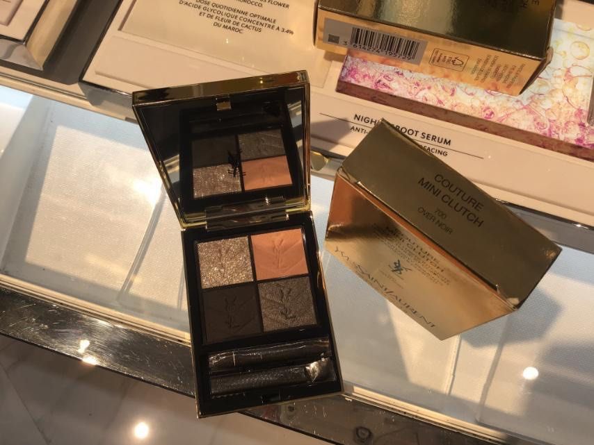 YSL Couture Mini Clutch Eyeshadow Palette (Category: Makeup) located in Pasay City. Submitted by ashleymiao (Listing ID 1437408519, Image 1). Description: - YSL Couture Mini Clutch Eyeshadow Palette - Shade: 700 - Includes four eyeshadow shades Sale. One is broken. ( black color is dropped off .