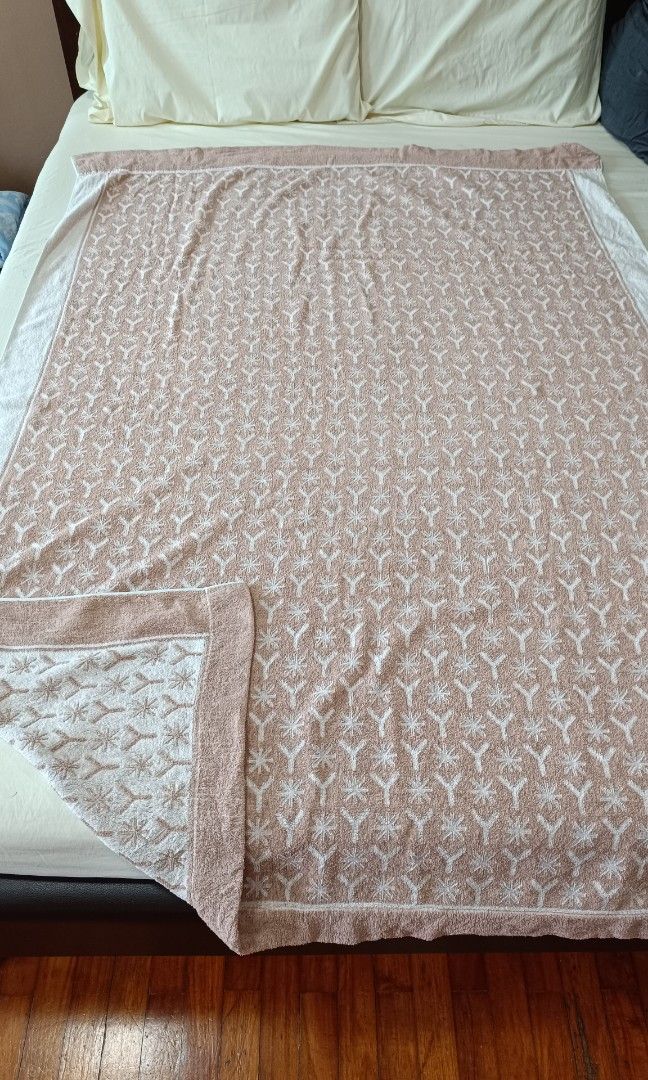 YSL Towel Blanket 130x180cm (Category: Bedding & Towels) located in Makati City. Submitted by jstreasuredfinds (Listing ID 1462292840, Image 2). Description: Brand: YSL Towel Blanket 130x180cm 100% cotton Washed and sanitized Perfect for a gift. 😍🎁.