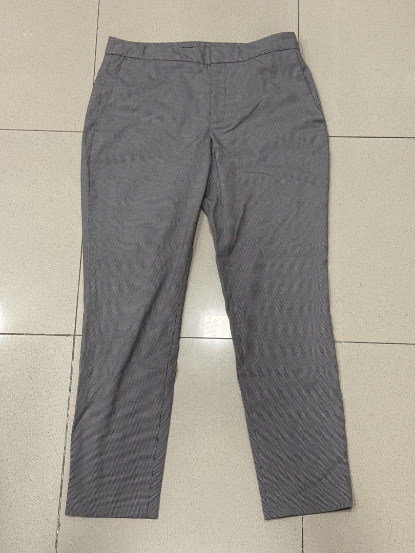 Zara Basic Grey Trousers (Category: Other Bottoms) located in Quezon City. Submitted by wtvrjules (Listing ID 1462411493, Image 1). Description: - Zara Basic grey trousers - Straight leg cut.