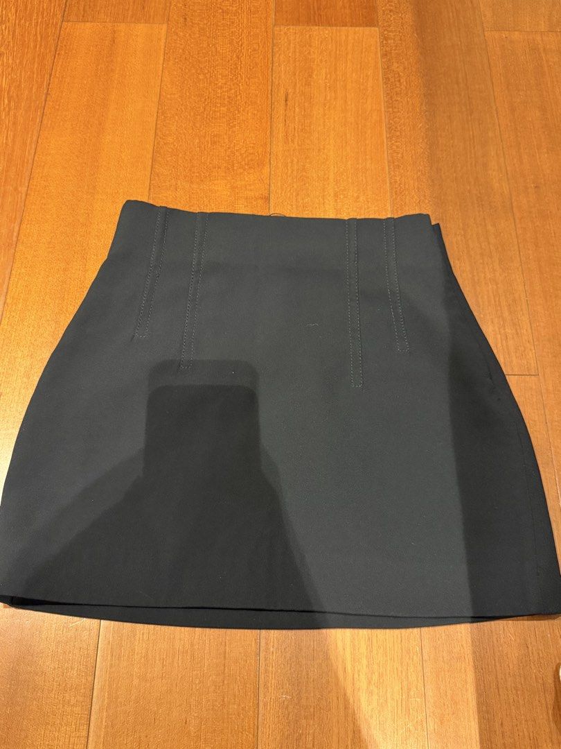 Zara Black Skirt (Category: Skirts) located in Manila. Submitted by megcloset__ (Listing ID 1462358369, Image 1). Description: - Very good quality fabric! - perfect for office wear or casual wear - no flaws! Bnew.