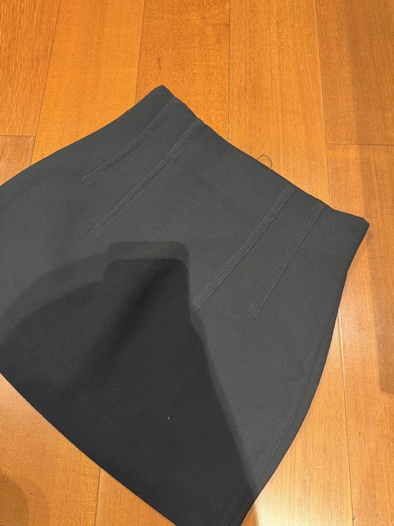 Zara Black Skirt (Category: Skirts) located in Manila. Submitted by megcloset__ (Listing ID 1462358369, Image 2). Description: - Very good quality fabric! - perfect for office wear or casual wear - no flaws! Bnew.