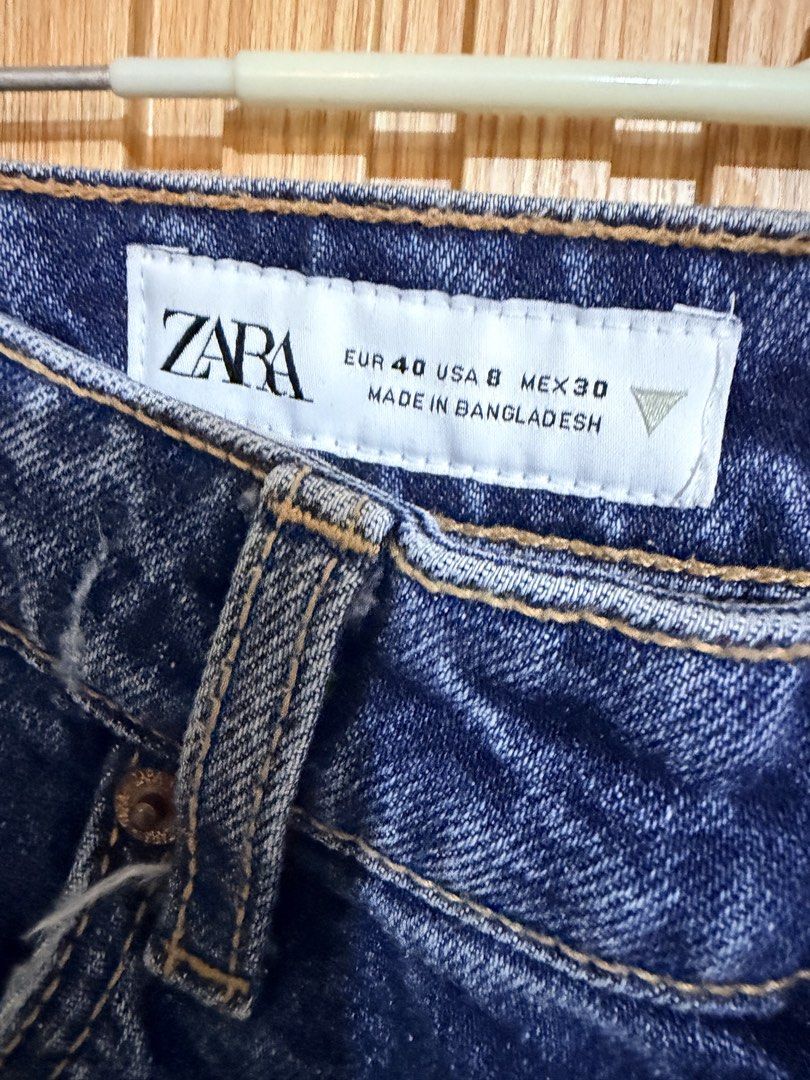 ZARA Blue Denim Cropped Jeans (Category: Jeans) located in Makati City. Submitted by ziagabrielle (Listing ID 1462302141, Image 2). Description: - Brand: ZARA - Color: Blue Denim - Style: Cropped Jeans - Features: Raw Hem, Straight Leg Fit - Size: EUR 40 / US 8 / MEX 30 - Origin: Made in Bangladesh - Perfect for everyday wear and easy styling. -W30xL37 .