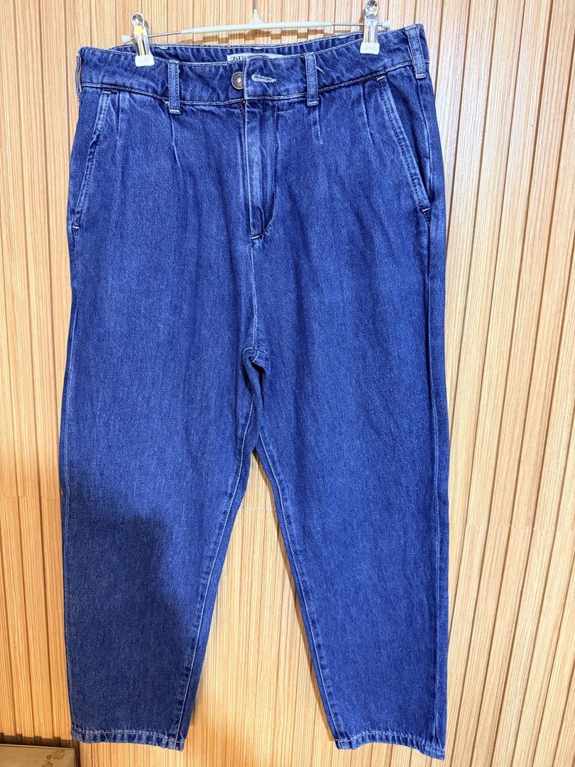 ZARA Blue Denim Jeans (Category: Jeans) located in Makati City. Submitted by ziagabrielle (Listing ID 1462301333, Image 1). Description: - Brand: ZARA - Color: Blue Denim - Fit: High-waisted, Straight leg with tapered ankle - Size: 30 (EU 38) - Origin: Made in Turkey - Occasion: Casual wear -W31-32.