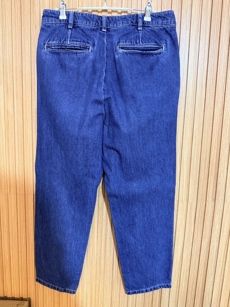 ZARA Blue Denim Jeans (Category: Jeans) located in Makati City. Submitted by ziagabrielle (Listing ID 1462301333, Image 3). Description: - Brand: ZARA - Color: Blue Denim - Fit: High-waisted, Straight leg with tapered ankle - Size: 30 (EU 38) - Origin: Made in Turkey - Occasion: Casual wear -W31-32.