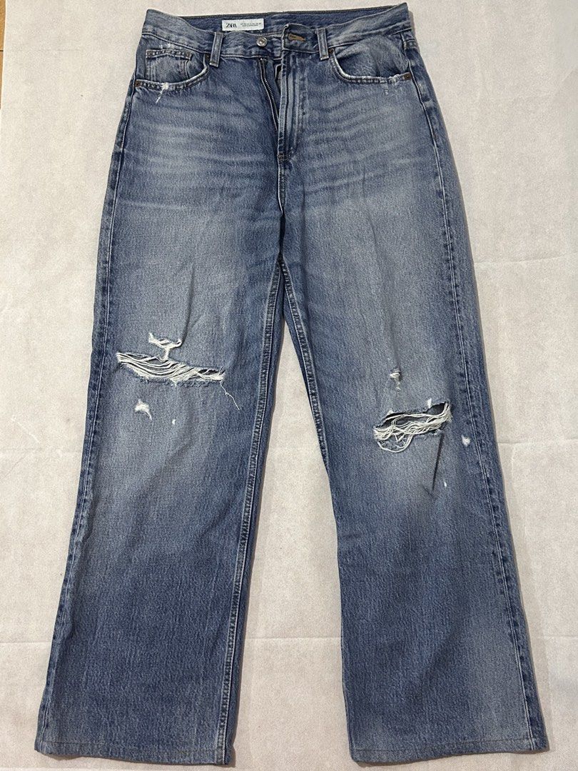 ZARA Blue Distressed Wide Leg Jeans (Category: Jeans) located in Imus. Submitted by donnasaurr19 (Listing ID 1462348886, Image 1). Description: - Brand: ZARA - Style: Wide leg jeans - Fit: High waisted - Details: Distressed knees - Occasion: Casual wear - Styling tip: Pair with crop top or t-shirt - Measurements: W-30 / L42 ☺️.
