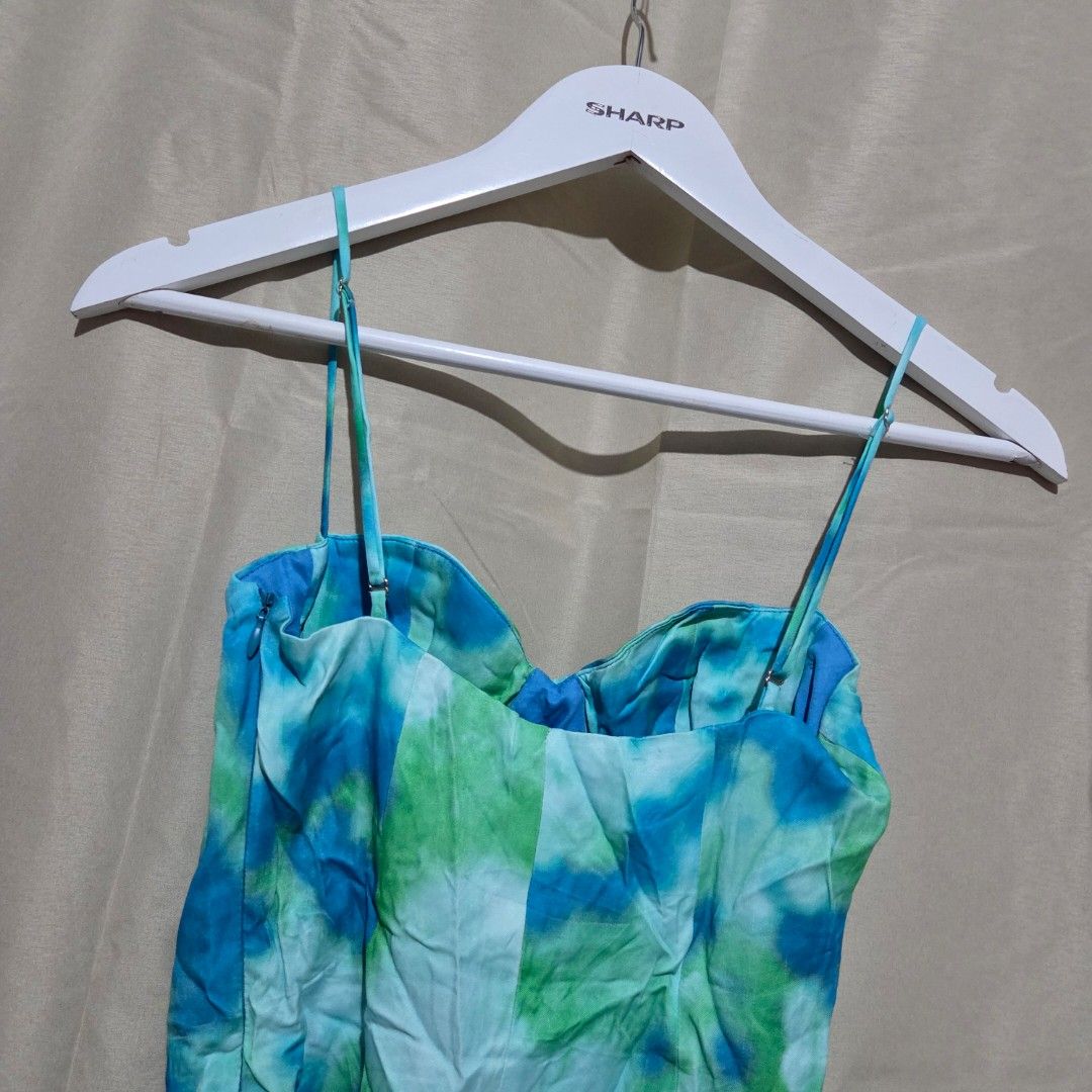 ZARA BODYSUIT (Category: Sleeveless) located in Santiago. Submitted by fromboxes (Listing ID 1462265255, Image 2). Description: Like new issue: see last pic Ships thru J&T Isabela North Luzon Shipping Nationwide No rush shipping 😊😊.