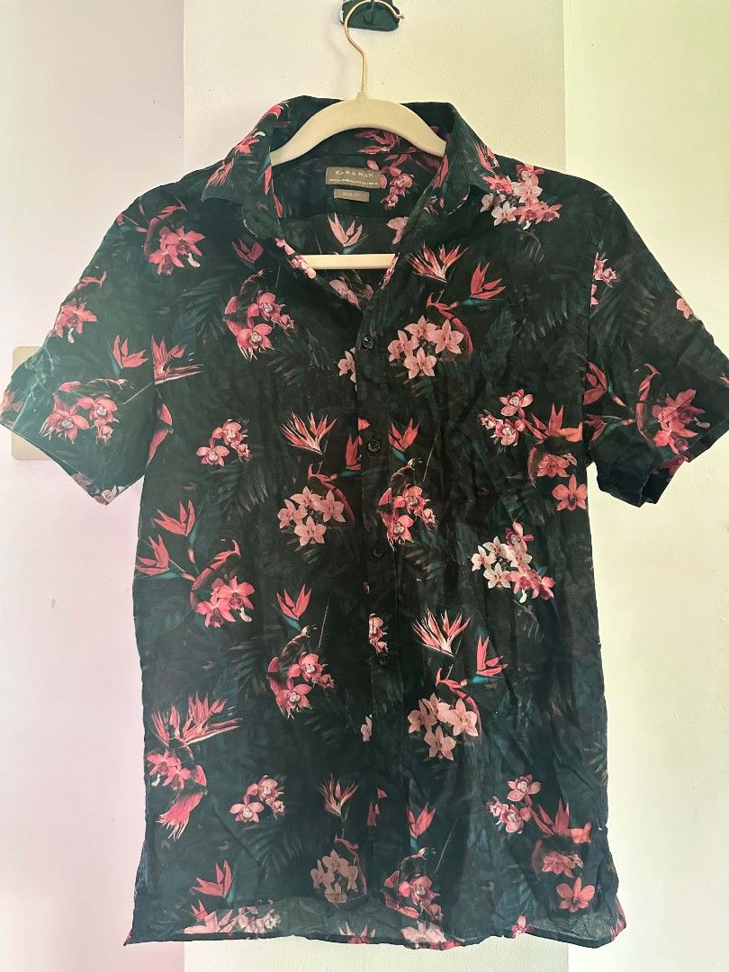 Zara Buttondown Shirt (Category: Tshirts & Polo Shirts ) located in Legazpi City. Submitted by aprilluxefinds (Listing ID 1462291134, Image 1). Description: Zara Buttondown Shirt Slim fit Size small Cotton material Very lightweight.