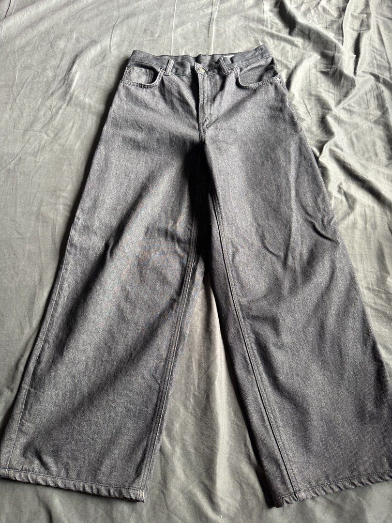 Zara dark colored jeans (Category: Jeans) located in Pasig City. Submitted by katsud0oon (Listing ID 1462296668, Image 2). Description: Never used just tried on but was altered to fit 5’3 height. New inseam is 27” Please see photos for dimensions and ww. .