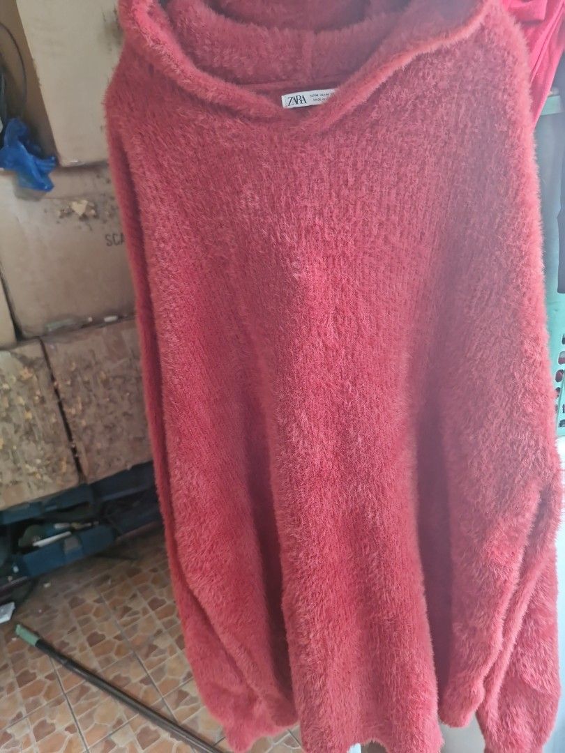 ZARA Fuzzy Knit Sweater (Category: Coats, Jackets and Outerwear) located in Manila. Submitted by musthave1984 (Listing ID 1462318253, Image 2). Description: - Super soft fuzzy knit sweater from ZARA - Cozy reddish-pink color - Ideal for cooler weather, providing warmth - Easy to style with jeans or skirts - A great addition to your wardrobe.