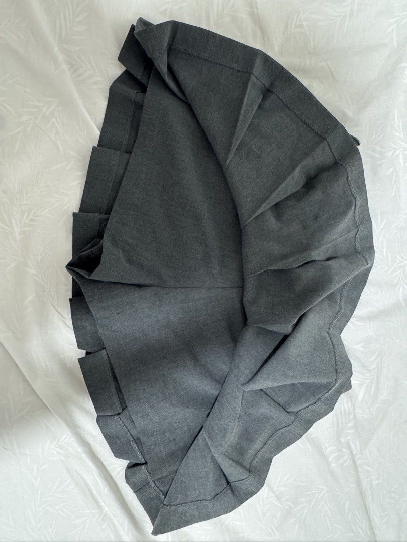 Zara Grey Pleated Belted Skirt (Category: Skirts) located in Pasay City. Submitted by aemi.dvo (Listing ID 1462393601, Image 3). Description: RFS: decluttering CAN DO SDD OR J&T! BUYER SHOULDERS SF LOC: PASAY.