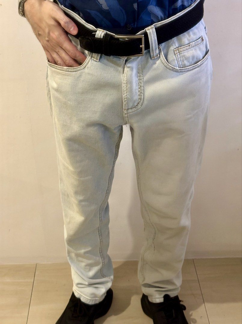 ZARA Light Wash Denim Jeans (Category: Jeans) located in Manila. Submitted by chris9837 (Listing ID 1462410186, Image 1). Description: - ZARA light wash denim jeans - Size 31 waist - Comfortable for casual wear Size: EUR 40/US 31 Location Parañaque..