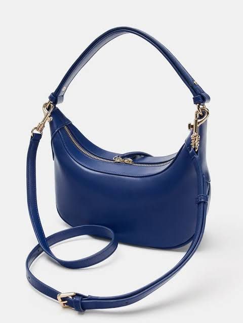 Zara Oval Shoulder Bag (Category: Shoulder Bags) located in Angeles City. Submitted by closetsource (Listing ID 1462312654, Image 3). Description: No flaws Only used 2x Rfs: decluttering Mop: gcash only Shipping: j&t.