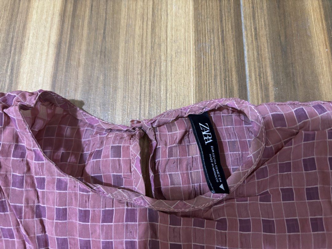 zara puff sleeves (Category: Blouses) located in Paranaque City. Submitted by frantootsky (Listing ID 1462350298, Image 1). Description: zara see thru puffed sleeve with minimal flaws, not obvious..