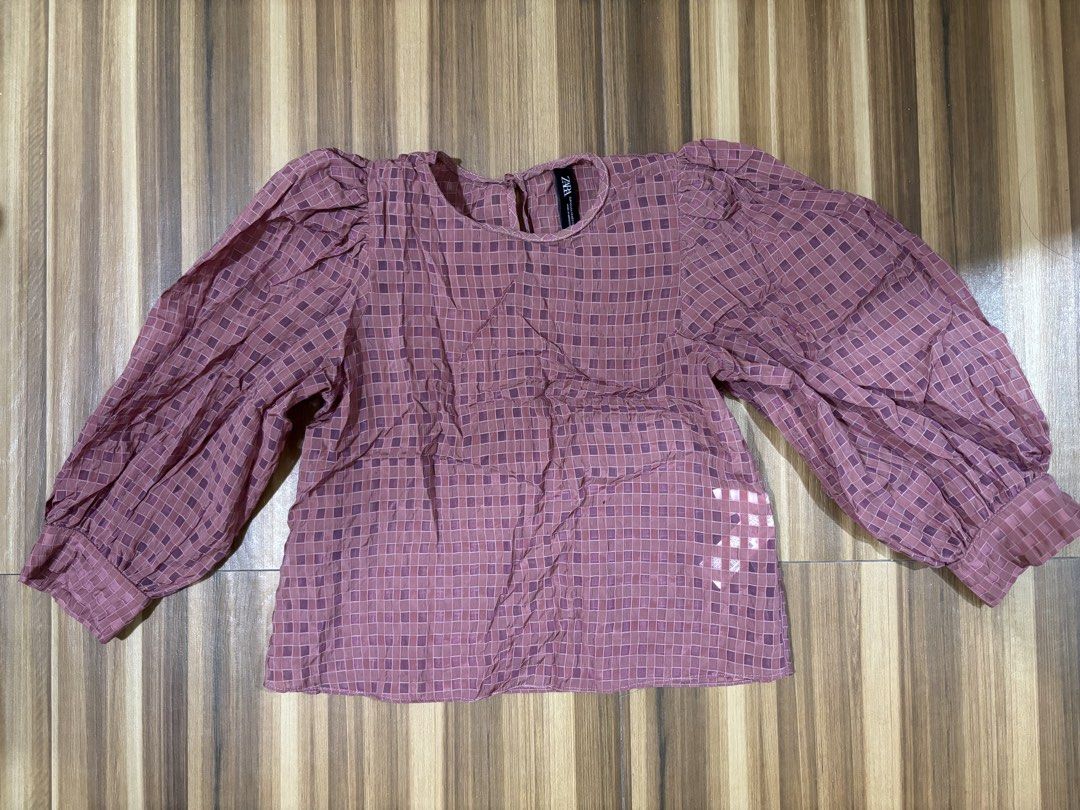 zara puff sleeves (Category: Blouses) located in Paranaque City. Submitted by frantootsky (Listing ID 1462350298, Image 2). Description: zara see thru puffed sleeve with minimal flaws, not obvious..