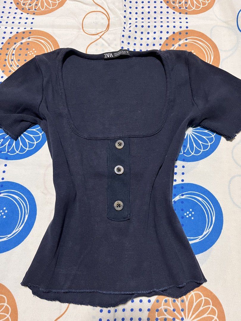 Zara Ribbed Square Neck Button Up Top (Category: Blouses) located in Valenzuela. Submitted by sk8saucer (Listing ID 1462400810, Image 1). Description: Medium on tag but also fits xs-s.