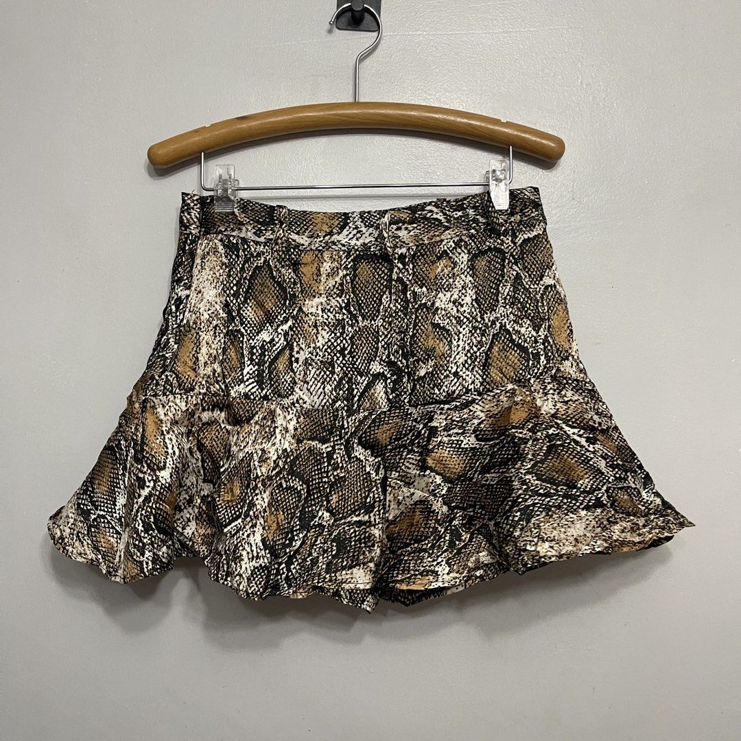 Zara Snake Print Ruffle Skort (Category: Skirts) located in General Trias. Submitted by 1992thelabel (Listing ID 1462294342, Image 2). Description: Selling to feed more bellies! 🐶🐱Proceeds go to my rescue dogs, cats & strays. Your purchase would mean a lot! Thank you 🐾 - Super cute snake print mini skirt - Ruffle detail along the hem - High-waisted style - Perfect for dressing up or down - Looks great with boots or sneakers - Ideal for a night