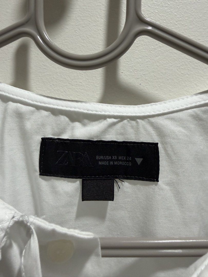 ZARA White Puff Sleeve Peter Pan Collar Top (Category: Blouses) located in Santa Rosa. Submitted by mikaelascc (Listing ID 1462417834, Image 3). Description: - Size on Tag: XS - ZARA Peter Pan Collar Top - Can send when worn photo - Location: Santa Rosa, Laguna .