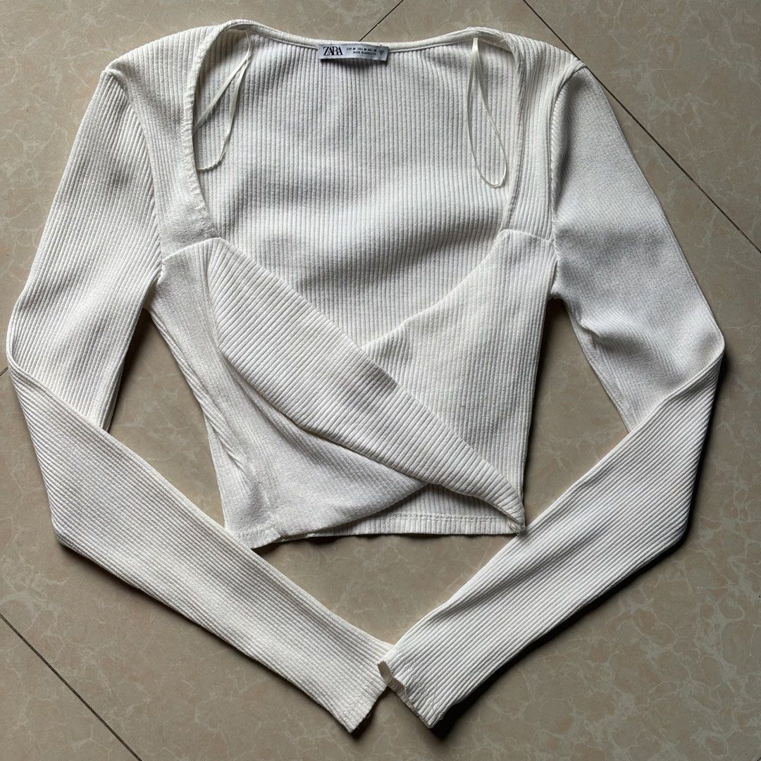 ZARA White Ribbed Long Sleeve Wrap Crop Top (Category: Longsleeves) located in Manila. Submitted by glenkm (Listing ID 1462291349, Image 1). Description: - Original ZARA White Ribbed Long Sleeve Crop Top - Flattering wrap front design - Stretchy material - Used once Shipping: Lalamove or J&T (65 pesos) .