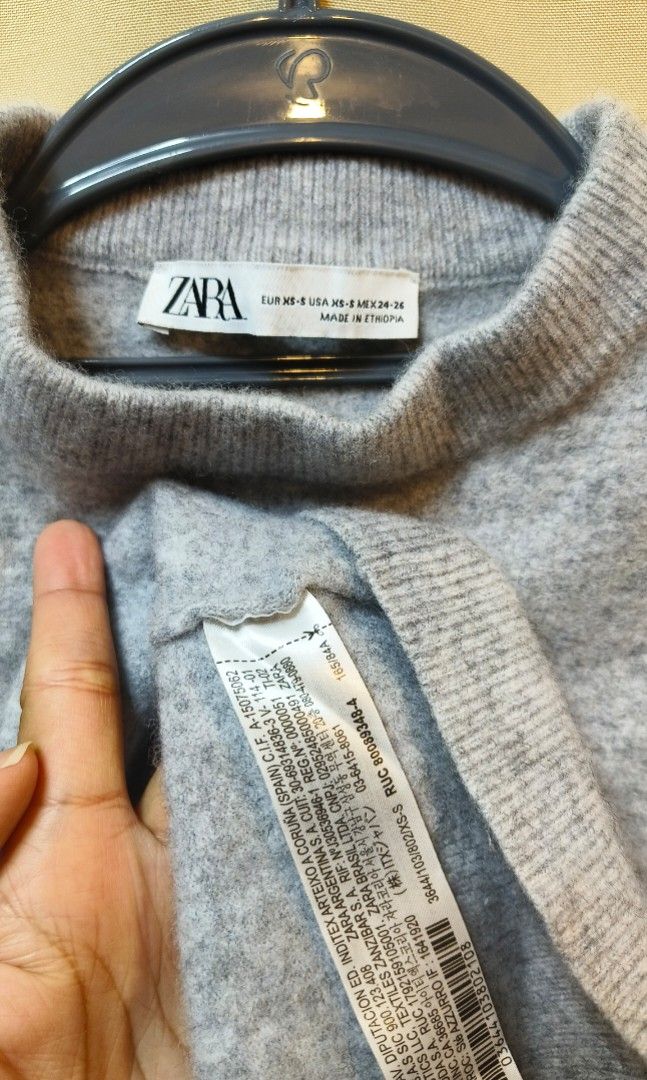 ZARA wool sweater (Category: Coats, Jackets and Outerwear) located in Baguio. Submitted by esselingri00355 (Listing ID 1462378566, Image 2). Description: 🌻ZARA wool sweater 🏷️small on tag (W20 L22) ✨likenew condition, no issue 🌻10/10 color rate 🌻Color may vary due to lighting 💸 500 only+sf 💰MOP: Gcash 📣shipping via j&t.