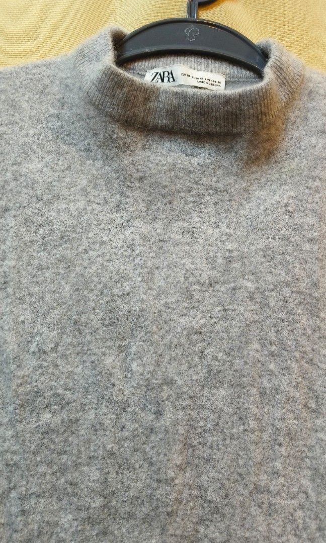 ZARA wool sweater (Category: Coats, Jackets and Outerwear) located in Baguio. Submitted by esselingri00355 (Listing ID 1462378566, Image 3). Description: 🌻ZARA wool sweater 🏷️small on tag (W20 L22) ✨likenew condition, no issue 🌻10/10 color rate 🌻Color may vary due to lighting 💸 500 only+sf 💰MOP: Gcash 📣shipping via j&t.