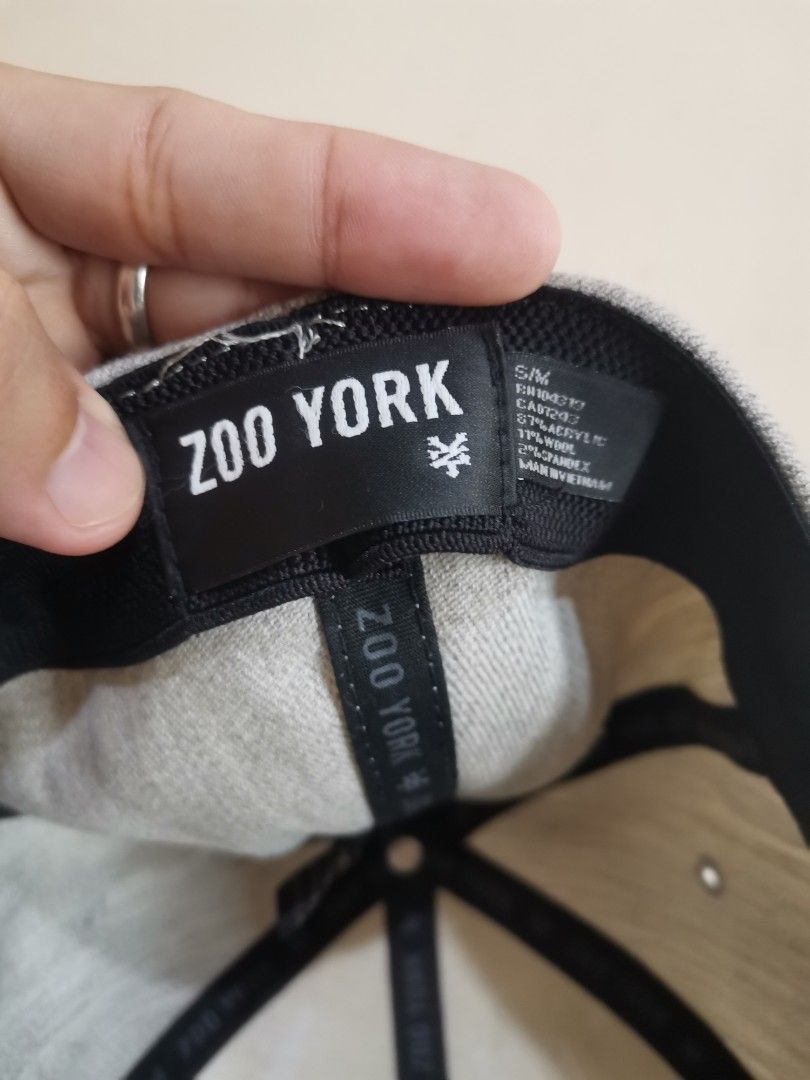 Zoo York fitted (Category: Caps & Hats) located in Davao. Submitted by marcio17 (Listing ID 1462281251, Image 3). Description: Good condition 8 color rate Issue : minor stains and sign of usaged 400 freeshipping only.