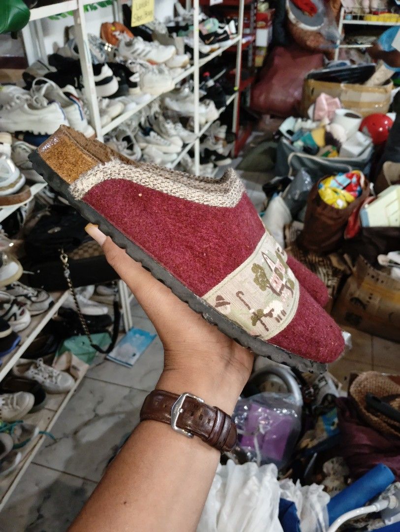 100% GENUINE — Birki's by Birkenstock, (Category: Slippers & Slides) located in Cagayan de Oro. Submitted by warmbird-f84aab (Listing ID 1462473708, Image 2). Description: ✅ Condition Notes - Pre-loved wear consistent with age; no factory defects, misaligned prints, or cheap material red flags - Pair match: both stamps identical, no font/size mismatches ✅.