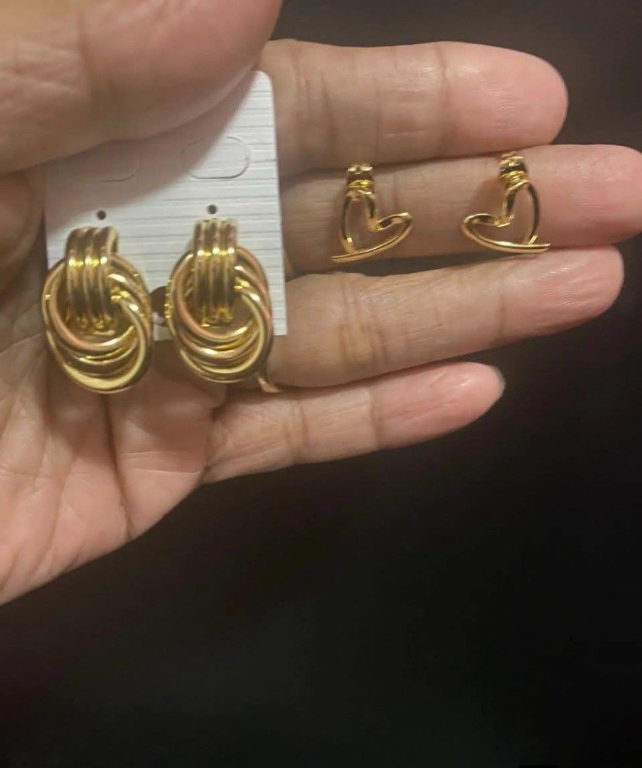 14K Vermeil Gold Earrings Set (Category: Earrings) located in Caloocan City. Submitted by cheskhaionlinestore2.0 (Listing ID 1462593162, Image 1). Description: New Collection 🥰 14k GOLD VERMEIL Earrings Set ₱850 only📌 What is Vermeil Gold? 14K Vermiel Gold Gold vermeil (pronounced ver-may) is a high-quality type of gold-plated jewelry defined by a sterling silver base metal, a thick gold layer (at least 2.5 microns), and a gold purity of 10 kar