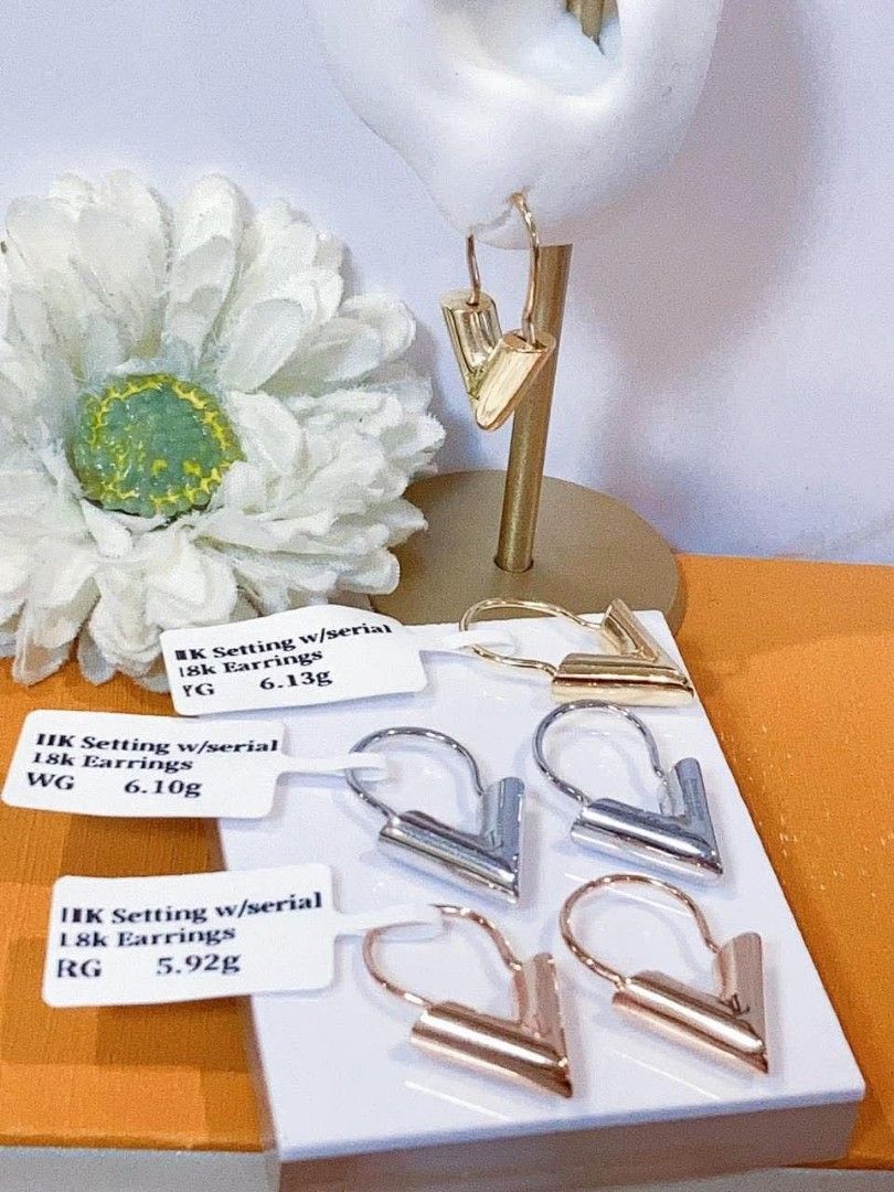 18k HongKong setting gold dangling lv earrings (Category: Earrings) located in Manila. Submitted by bhelgoldseller2ndaccount (Listing ID 1462558752, Image 2). Description: New!!✨New!!✨New!! 18k HongKong setting Gold 9500/g 💯pawnable/naisasanla 💯with high appraisal rate 💯good investment 💯Direct supplier price 👉OPEN for resellers 🌺please take time to evaluate their actual sizes and grams 👉Best panggift for all occasions ✅ Sold per grams not 