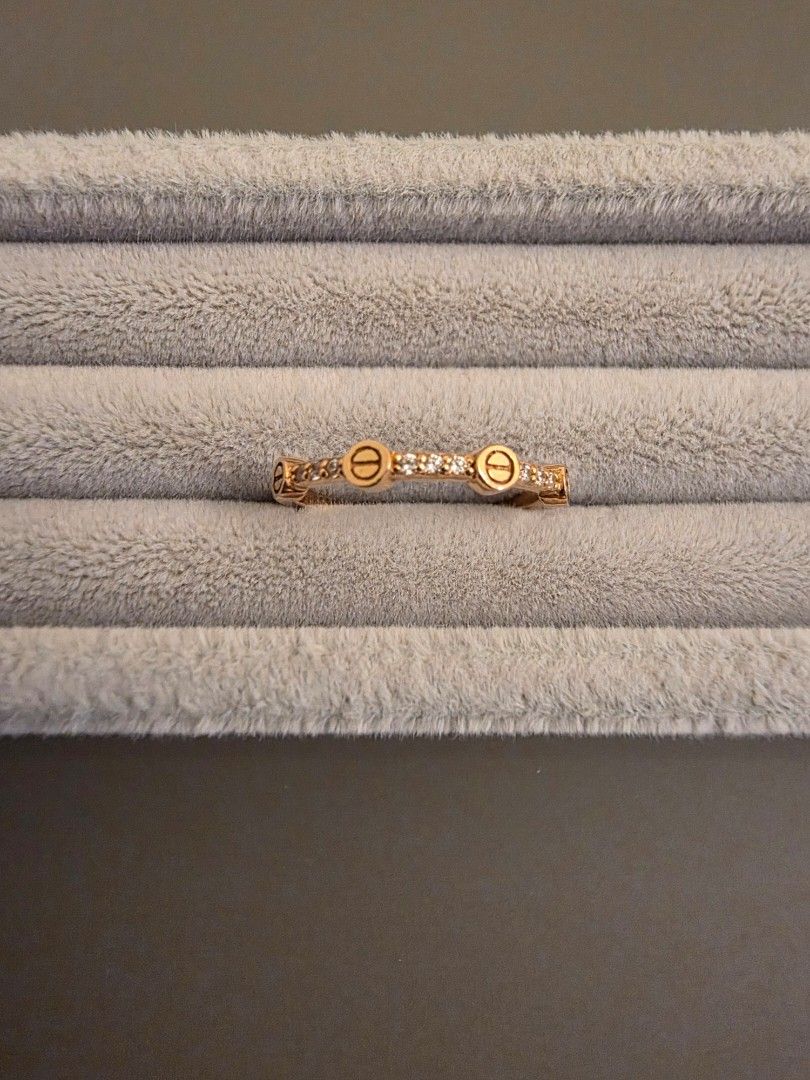 18K Rose Gold CZ Ring Size 3.5 (Category: Rings) located in Makati City. Submitted by Gkyutie (Listing ID 1462509336, Image 1). Description: 18K rose gold ring featuring sparkling cubic zirconia (CZ) accents and a delicate design. Its petite size makes it perfect as a pinky ring,and the simple is easy to wear on its own or stack with other rings. Size 3.5 Weight 0.9g.