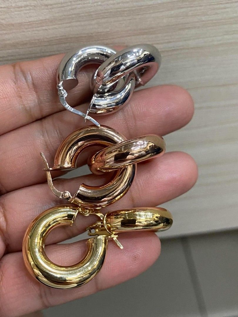 18k Saudi gold chunky loop Earrings (Category: Earrings) located in Manila. Submitted by bhelgoldseller2ndaccount (Listing ID 1462666387, Image 1). Description: New!!✨New!!✨New!! Authentic 18k Saudi Golds 💯pawnable/naisasanla 💯with high appraisal rate 💯good investment 💯Direct supplier price 👉OPEN for resellers 🌺please take time to evaluate their actual sizes and grams 👉Best panggift for all occasions ✅ Sold per grams not per piece Kya lowe