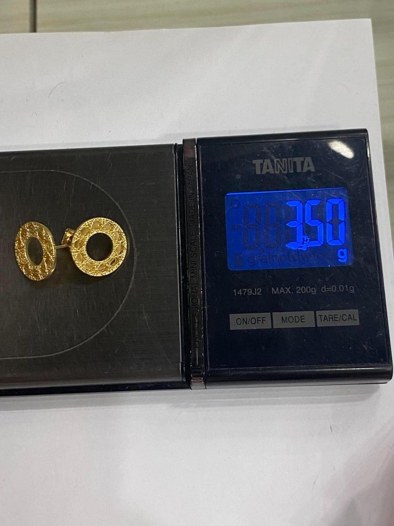 18k Saudi gold Dior earrings (Category: Earrings) located in Manila. Submitted by bhelgoldseller2ndaccount (Listing ID 1462666413, Image 2). Description: New!!✨New!!✨New!! Authentic 18k Saudi Golds 💯pawnable/naisasanla 💯with high appraisal rate 💯good investment 💯Direct supplier price 👉OPEN for resellers 🌺please take time to evaluate their actual sizes and grams 👉Best panggift for all occasions ✅ Sold per grams not per piece Kya lowest pric