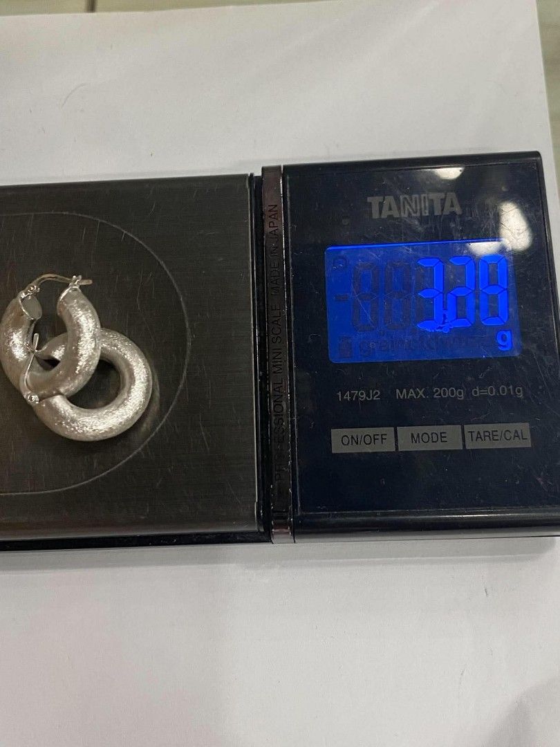 18k Saudi gold matte chunky loop Earrings (Category: Earrings) located in Manila. Submitted by bhelgoldseller2ndaccount (Listing ID 1462666351, Image 3). Description: New!!✨New!!✨New!! Authentic 18k Saudi Golds 💯pawnable/naisasanla 💯with high appraisal rate 💯good investment 💯Direct supplier price 👉OPEN for resellers 🌺please take time to evaluate their actual sizes and grams 👉Best panggift for all occasions ✅ Sold per grams not per piece Ky