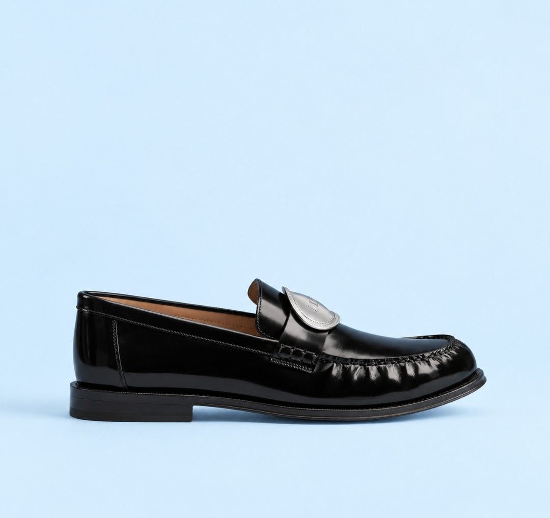 21% OFF : DIOR Médaillon Loafer (Category: Sneakers & Footwear) located in Quezon City. Submitted by teleh.reyes (Listing ID 1462453712, Image 2). Description: - Authentic and brand new - Pre-order from an outlet in Italy - Retail price : P 89,000.00.