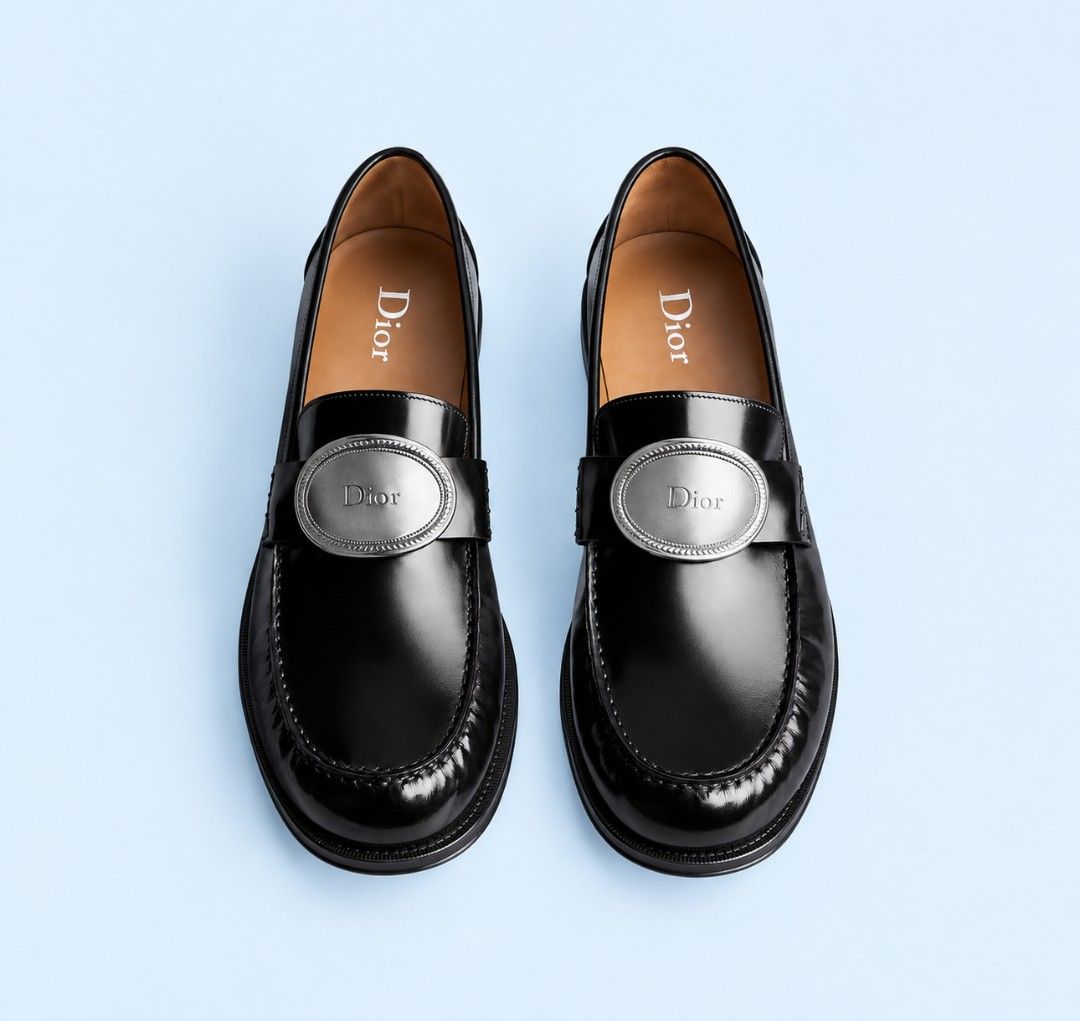 21% OFF : DIOR Médaillon Loafer (Category: Sneakers & Footwear) located in Quezon City. Submitted by teleh.reyes (Listing ID 1462453712, Image 1). Description: - Authentic and brand new - Pre-order from an outlet in Italy - Retail price : P 89,000.00.