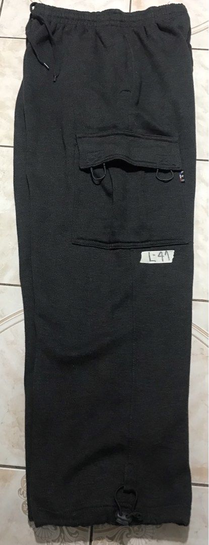 21 pro USA BAGGY CARGO SWEAT PANTS (Category: Activewear) located in Manila. Submitted by avecillaa57811 (Listing ID 1462567930, Image 1). Description: ❗️medium ❗️L - 41 ❗️heavy weight ❗️baggier compaired to medium of pro club.