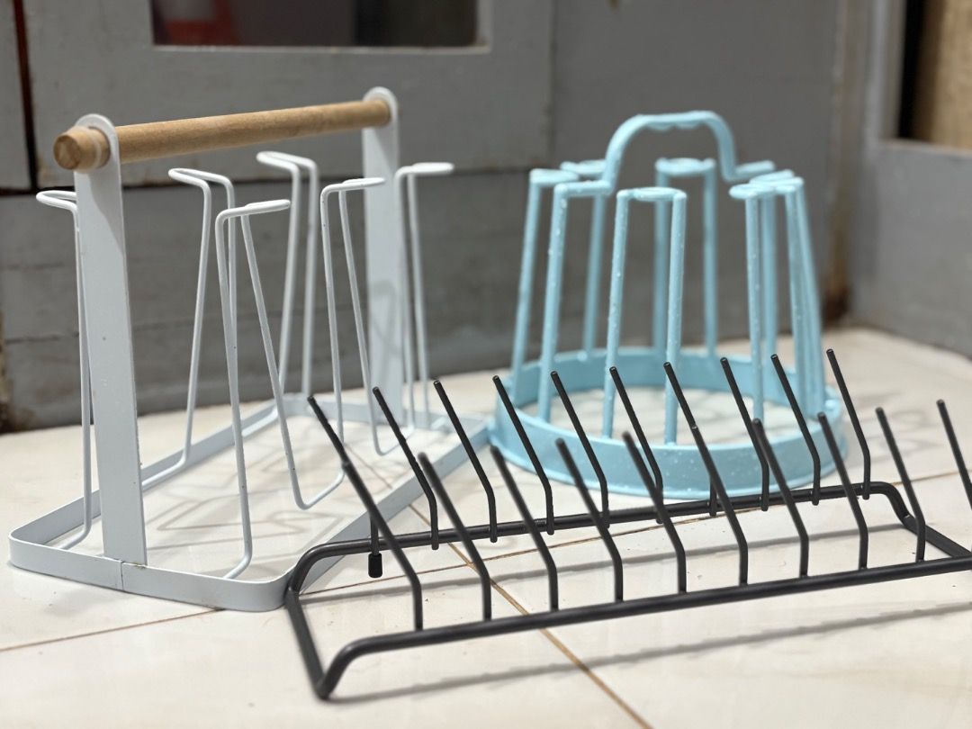 2 Dish Racks and 2 Cup Holders (Category: Food Organization & Storage) located in Quezon City. Submitted by camille_cr (Listing ID 1444644179, Image 3). Description: - White plastic dish rack - Metal dish rack - 2 Cup holders .