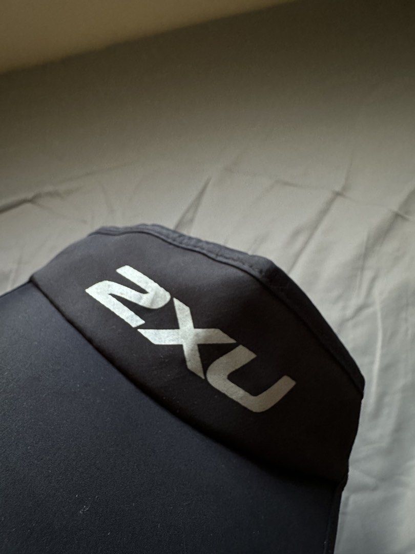 2XU Black Sports Visor (Category: Hats & Beanies) located in Rosales. Submitted by dariang22 (Listing ID 1462449351, Image 2). Description: - 2XU Black Sports Visor - Ideal for running & outdoor activities - Adjustable strap for a comfortable fit - Lightweight and breathable material - Protects from the sun on sunny days.