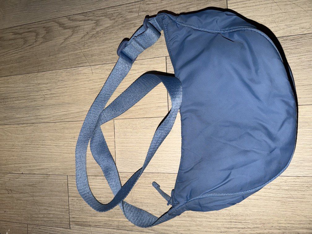 32degrees Crossbody Bag (Category: Cross-body Bags) located in Marikina City. Submitted by biniaj (Listing ID 1462664342, Image 1). Description: nice bag see photos for details rfs: decluttering.