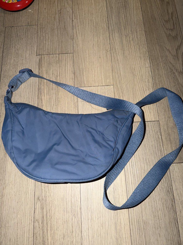32degrees Crossbody Bag (Category: Cross-body Bags) located in Marikina City. Submitted by biniaj (Listing ID 1462664342, Image 2). Description: nice bag see photos for details rfs: decluttering.